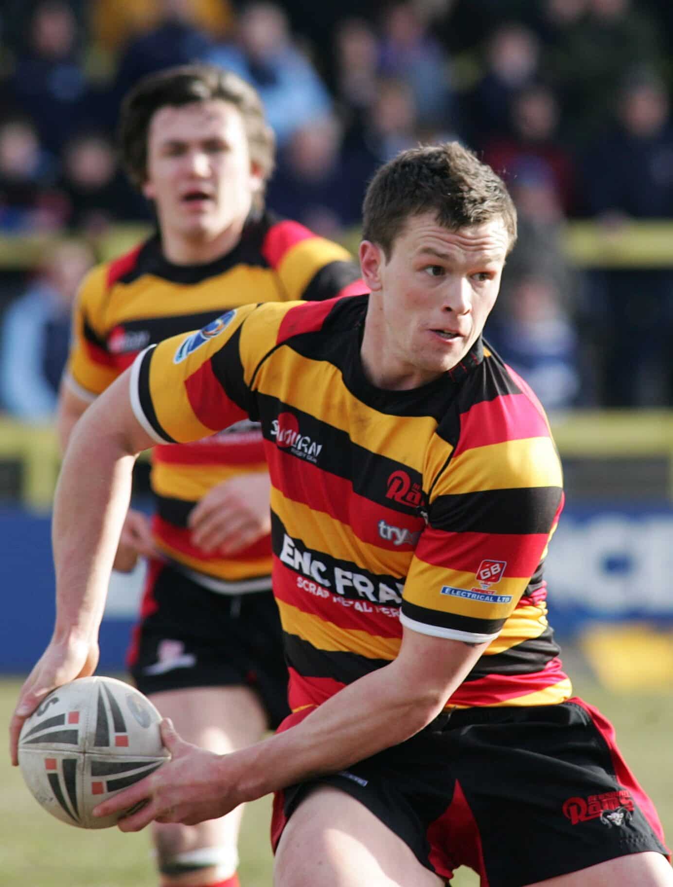 2010 - Dewsbury v Featherstone - Rams Rob Lunt in action against Featherstone